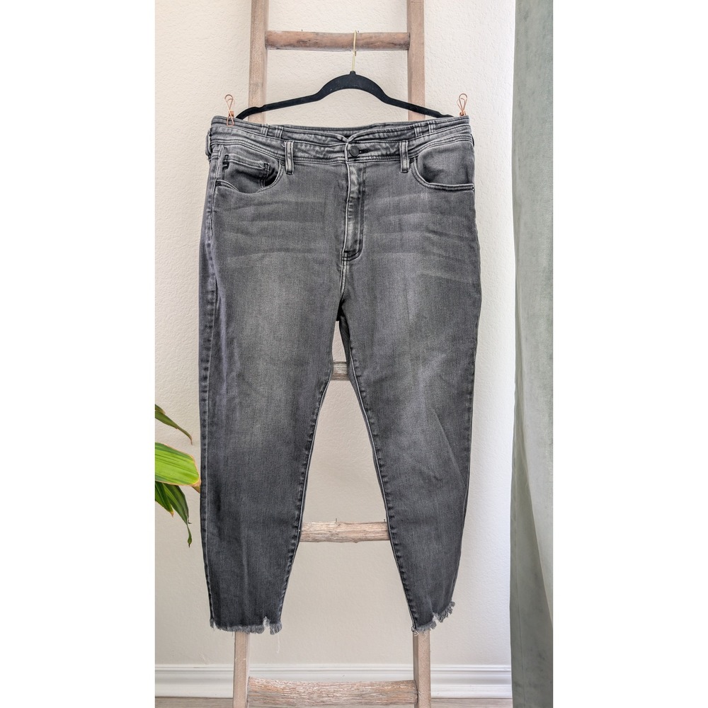 KanCan Ripped Hem Jeans, size 33